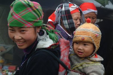 Happy Hmong tepe kabile kadın ve çocuk.