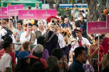 Kuklalar uyum dünya kukla karnaval Bangkok, Tayland tutan aktörler.