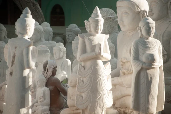 Group of Marble Buddha was carved Placed outside. — Stock Photo, Image