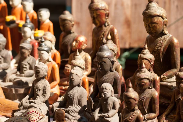 Wooden carving Buddhas souvenir. — Stock Photo, Image