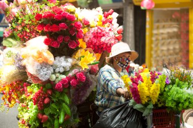 Çiçek sokak satıcısı Hanoi City, Vietnam. 
