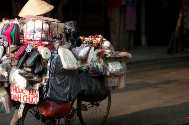 Hanoi, Vietnam için tipik sokak satıcısı.