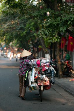Hanoi, Vietnam için tipik sokak satıcısı.