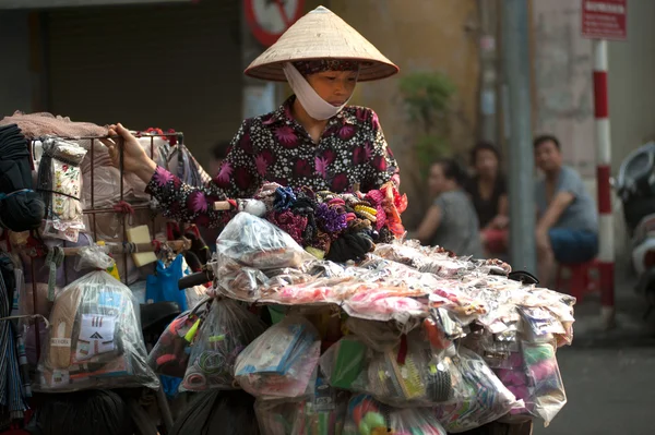 Typical street vendor in Hanoi,Vietnam. — Stock Photo, Image