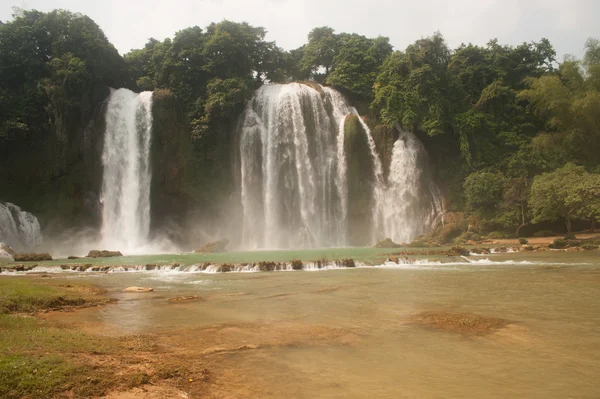 Ban Gioc waterfall in Vietnam. — Stock Photo, Image