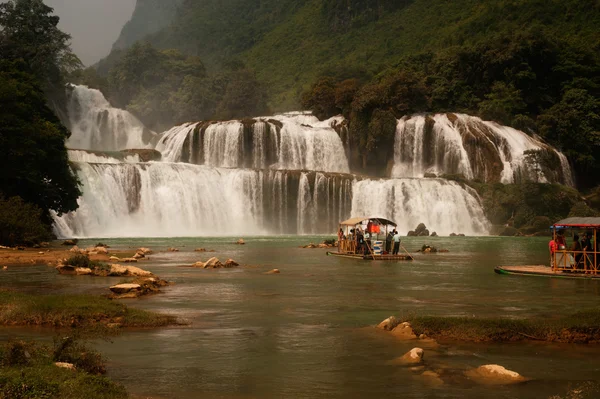 Datian waterfall ( Virtuous Heaven waterfall ) in China. — Stock Photo, Image