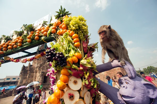 Thailand Monkey Party ( Thailand Monkey Buffet ). — Stock Photo, Image