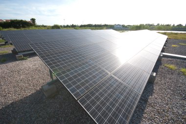 Güneş panelleri üst üste Tayland elektrik tesisi .