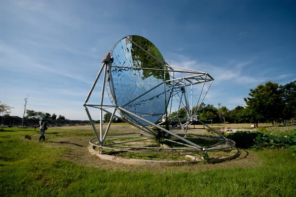 Parabolic dish solar energy collector. — Stock Photo, Image