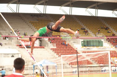 Sırıkla yüksek atlama Tayland açık Atletizm Şampiyonası 2013