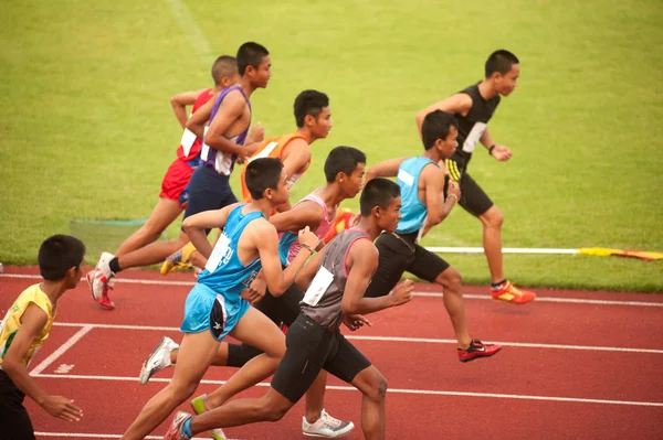 1500 m bei der offenen thailändischen Leichtathletik-Meisterschaft 2013. — Stockfoto