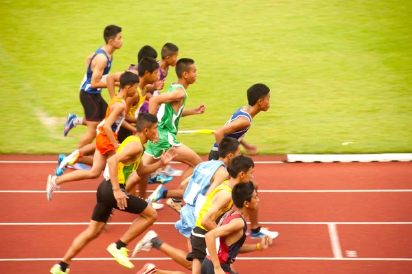 1500 m bei der offenen thailändischen Leichtathletik-Meisterschaft 2013. — Stockfoto
