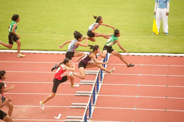 100 m. häck i Thailand öppna Athletic VM 2013. — Stockfoto