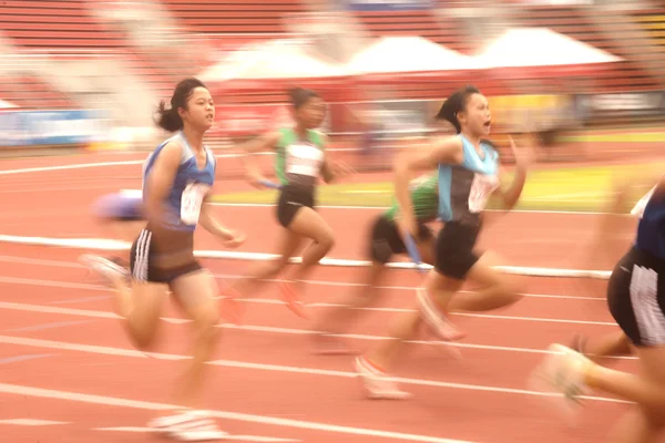 4x100m입니다. 태국 오픈 체육 대회 2013에에서 릴레이. — 스톡 사진