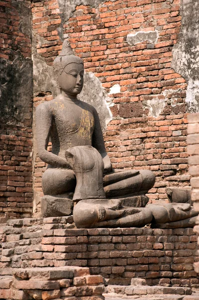 Outdoor antico Buddha In Phra Prang Sam Yod Tempio, Thailandia . — Foto Stock