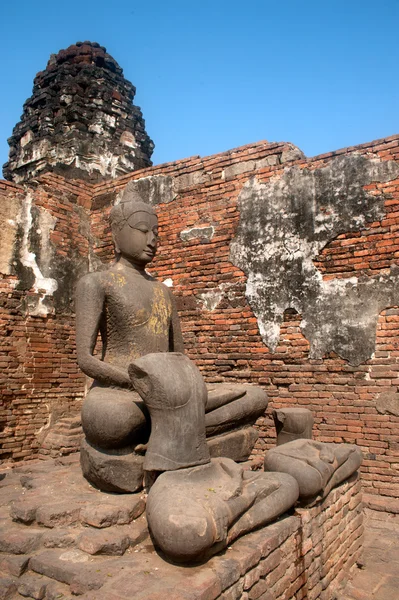 Venkovní starověké Buddha v Phra Prang Sam jód Temple, Thajsko. — Stock fotografie