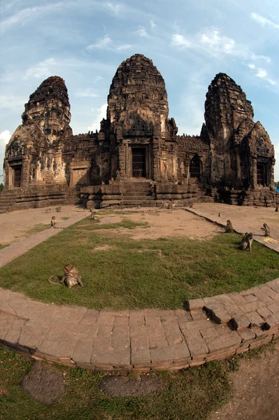 Phra prang sam yod Tempel, Thailand. — Stockfoto