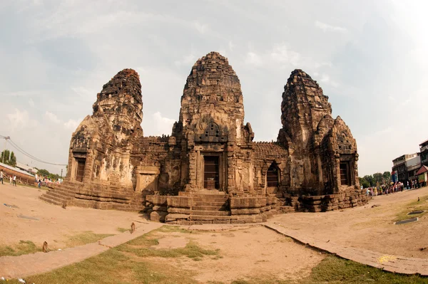 Templo de Phra Prang Sam Yod, Tailandia . — Foto de Stock