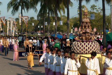 Geçit töreni Loy Kratong Festivali Tayland.