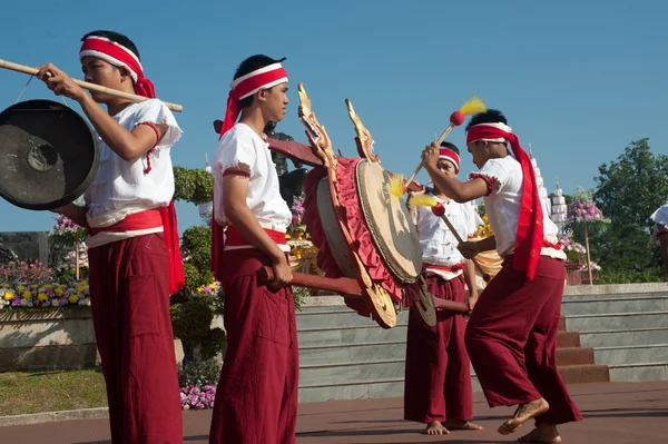 泰国传统舞蹈在 Loy Kratong 节. — 图库照片