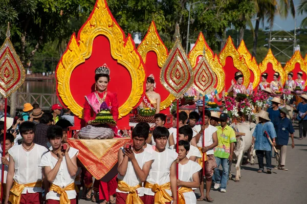 Geçit töreni Loy Kratong Festivali Tayland.
