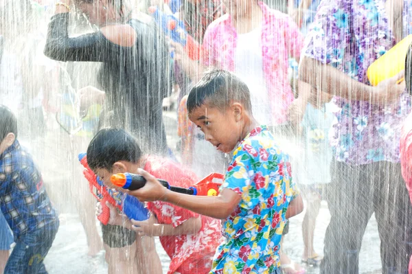 Festival del agua infantil en Tailandia . — Foto de Stock