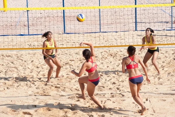 Beachvolley i Thailand universitet spel. — Stockfoto