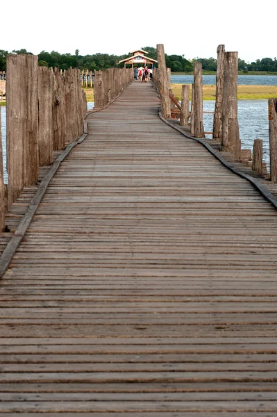 Słynny most drewniany U-Bein w Myanmar. — Zdjęcie stockowe