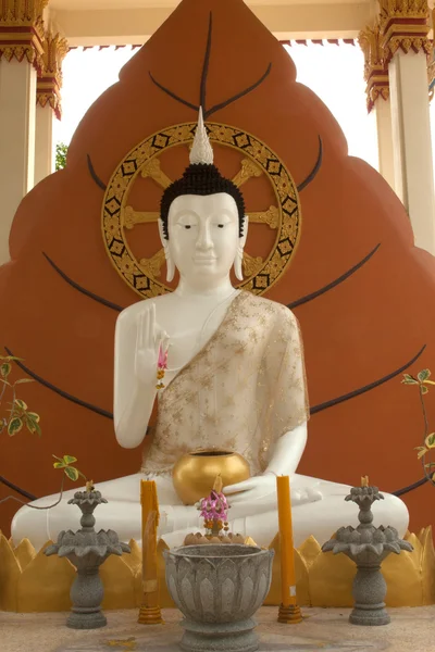 Branco sentado Buda  . — Fotografia de Stock