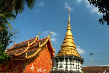 Ünlü antik Tayland tapınak Lampang ili, Kuzey Tayland.