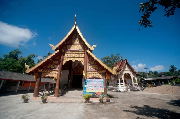 Antiguo templo en el norte de Tailandia  . — Foto de Stock