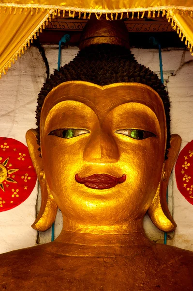 Großer uralter Buddha . — Stockfoto