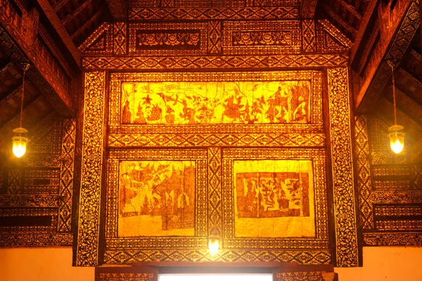 Thaise kunst aan plafond van kerk. — Stockfoto