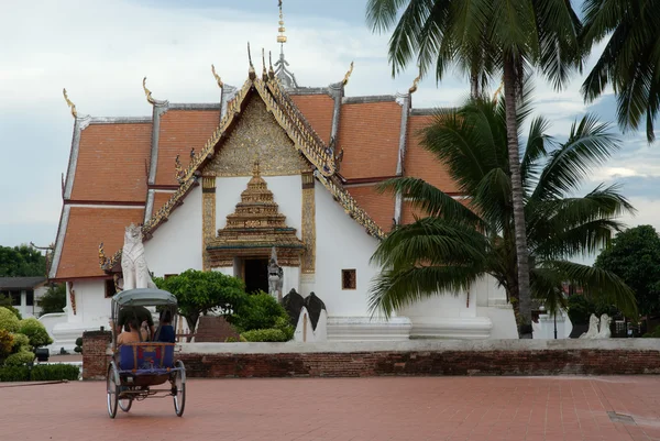 タイの北部の 4 つの方法古代教会. — ストック写真