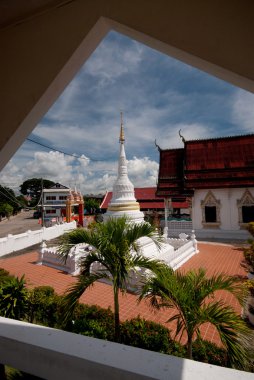 Beyaz pagoda eski Tapınağı'nda Kuzey Tayland.