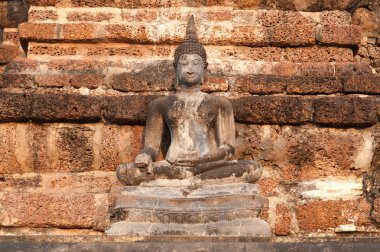 Eski oturma Buda Wat Mahathat Tapınağı'nda Sukhothai Historical Park içinde.