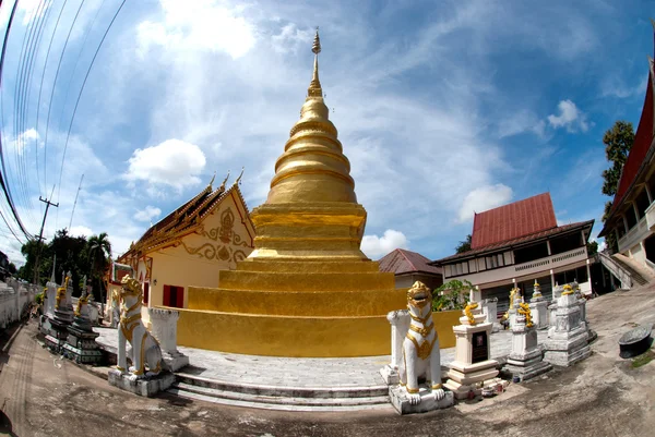 Golden pagoda in temple at Northern of Thailand. — Stock Photo, Image