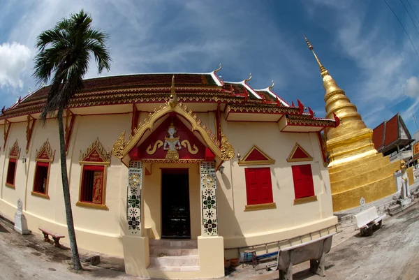 Golden pagoda in temple at Northern of Thailand. — Stock Photo, Image