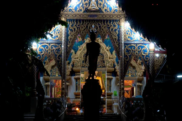 Igreja tailandesa à noite . — Fotografia de Stock