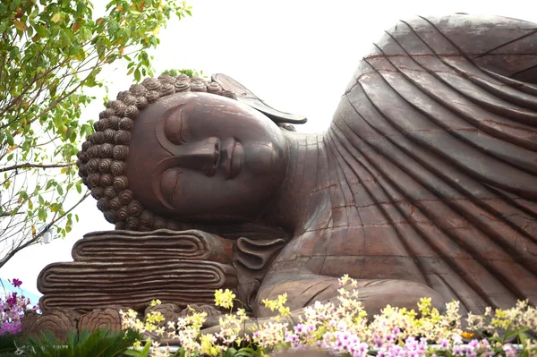 Alter liegender Buddha aus Indien. — Stockfoto