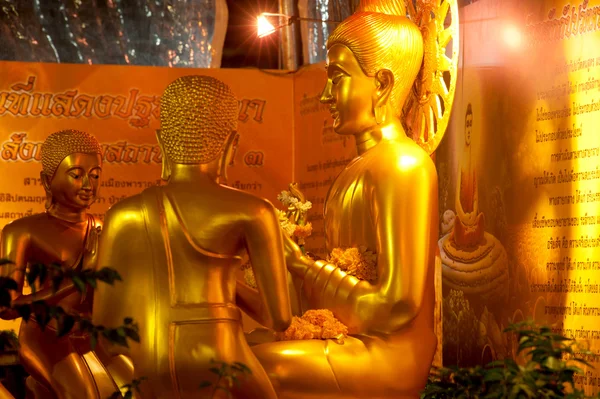 Sittande buddha i Bangkok, Thailand. — Stockfoto