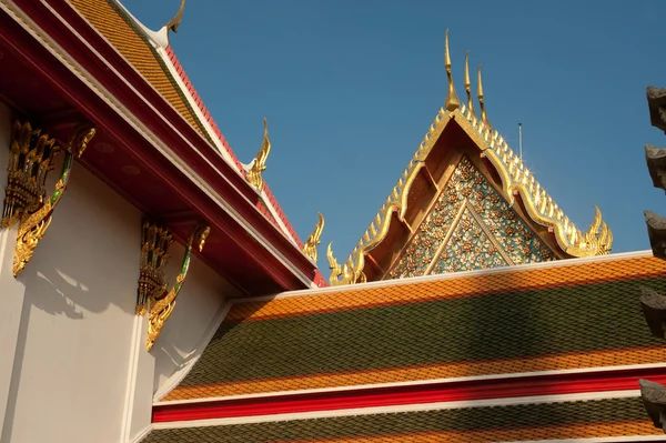 Toit de l'église thaïlandaise . — Photo