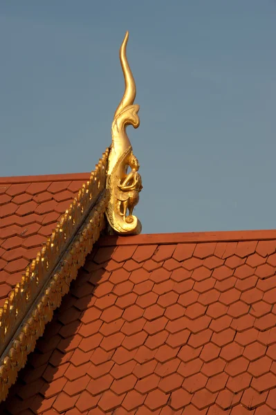 タイの寺院でミャンマー様式の仏塔. — ストック写真
