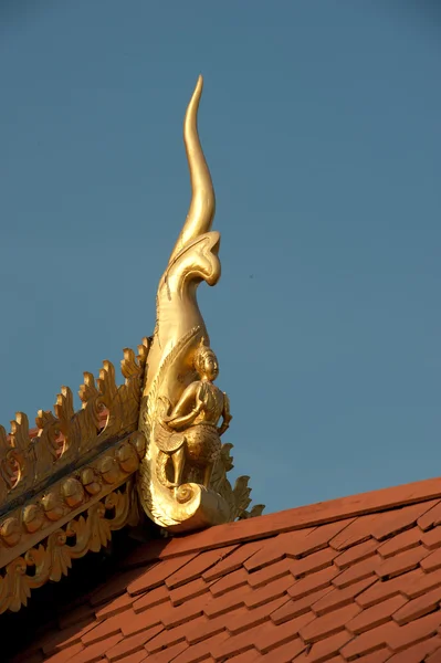 Pagoda Myanmar stylu v thajském chrámu. — Stock fotografie