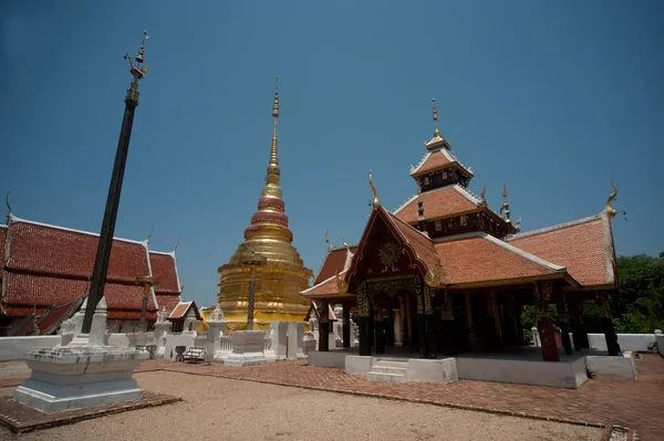 Antikkens pagode i Wat Pong Sanook-tempelet, Lampang-provinsen, nord for Thailand . – stockfoto