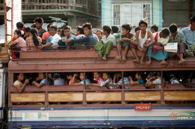 Ortak site Myanmar büyük otobüsler.