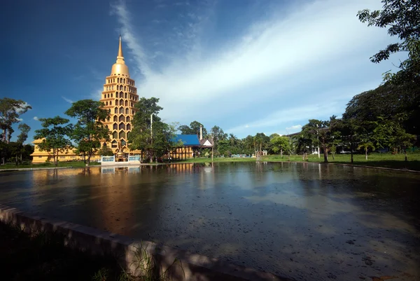 Pha Chedi Sri Pho tanga Pagoda içinde Wat Ta o, Tayland olduğunu. — Stok fotoğraf