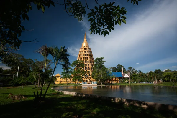 Pha, že Chedi Šrí Pho řemen je Pagoda v Wat Ta It, Thajsko. — Stock fotografie