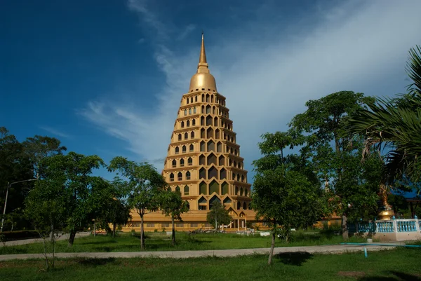 Że Chedi Sri Pho Thong Pha jest Pagoda Wat Ta sentencja, Tajlandia. — Zdjęcie stockowe