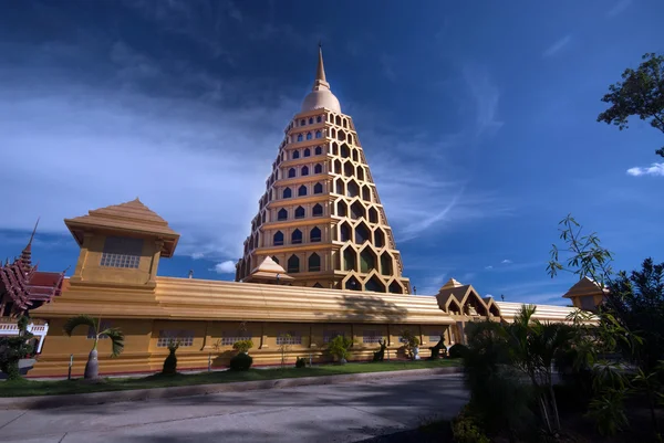 Że Chedi Sri Pho Thong Pha jest Pagoda Wat Ta sentencja, Tajlandia. — Zdjęcie stockowe